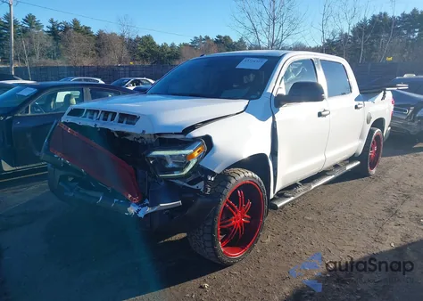 2018 Toyota Tundra Limited 5.7L V8 z USA, uszkodzony, nr VIN 5TFHY5F10JX678006